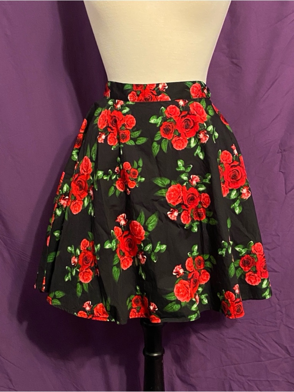 NWT Hell Bunny Rockabilly Goth Black Skirt with Red Rose Print. Size L.